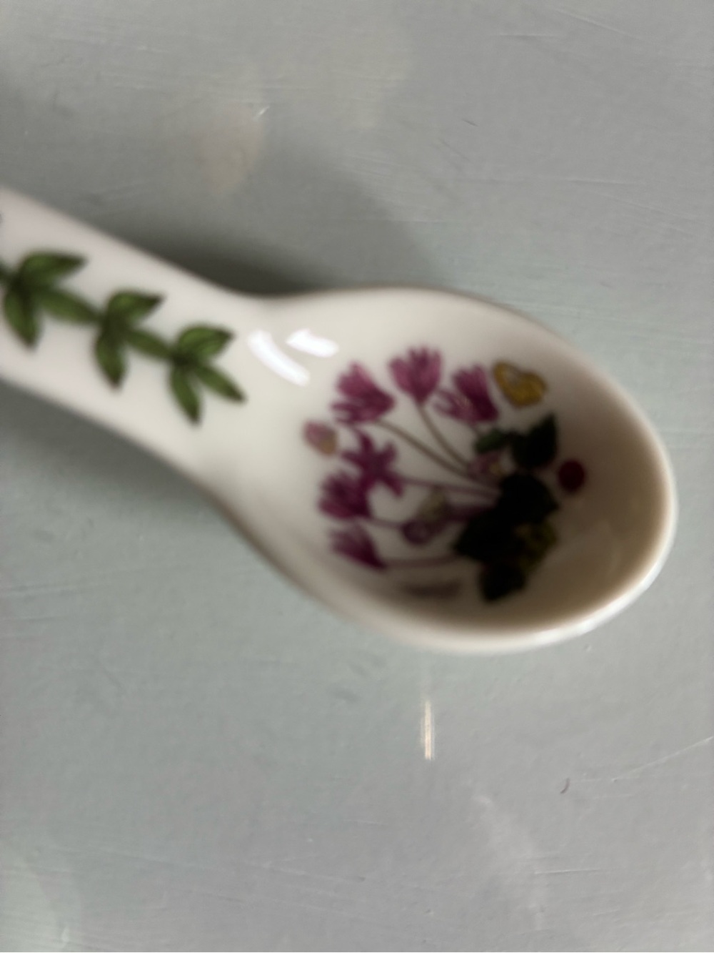 Botanical Floral Ceramic Measuring Spoon Set - White with Green Leaf Accents - Picture 5 of 9